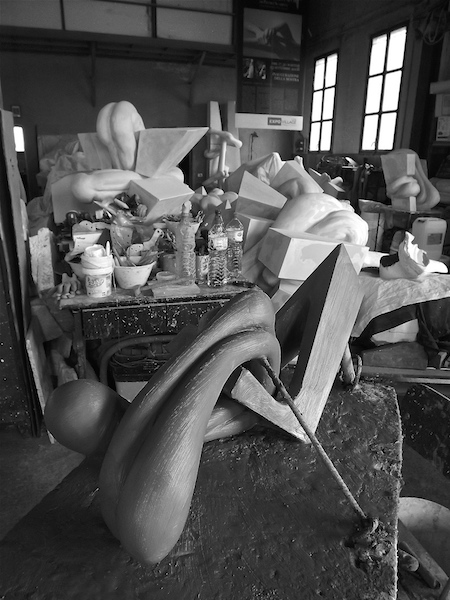 Scultura modellata in creta